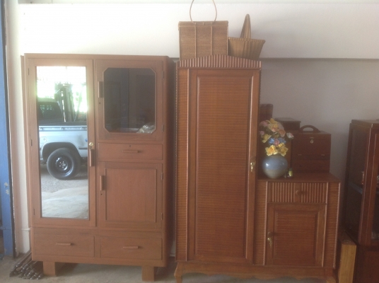 ขายตู้ไม้สักเก่าโบราณ