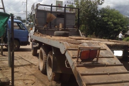 รถสิบล้อHINO 185 แรงม้า บรรทุก แบคโฮขนาด 200 ได้