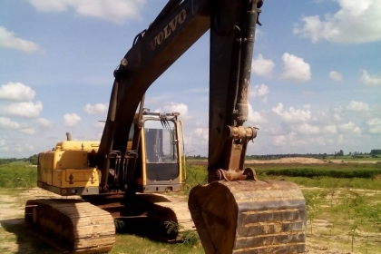 VOLVO 210คอมเมินเรล .ใช้งาน18244ช.ม ไฟฟ้าครบ เล่มทะเบียน