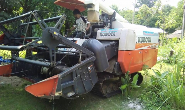 ขายรถเกี่ยวข้าว KUBOTA DC70G ใช้งานน้อย 1027ชม. สภาพพร้อมใช้งาน เอกสารเล่มทะเบียนพร้อมโอน สนใจโทร 090-8588220คุณนะ 093-3258446คุณบิว หรือเข้าดูสินค้าอื่นๆได้ที่ www.truck.in.th/498 หรือเพจFacebook ณรงค์ ซื้อขายรถมือสอง (เว็บไซต์ส่วนตัว) หรือFacebook ตลาดร