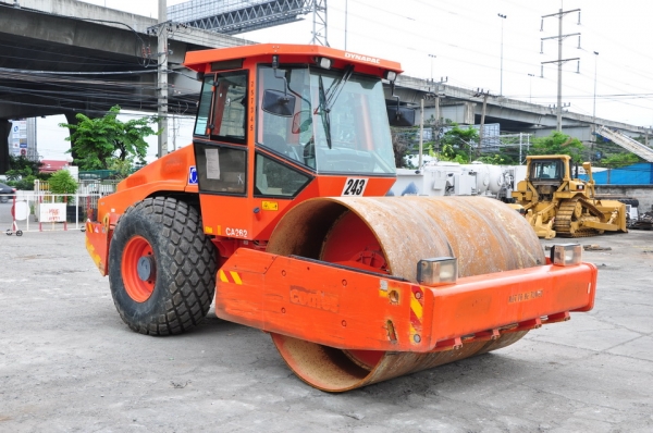 รถบดสั่นสะเทือน DYNAPAC CA262D