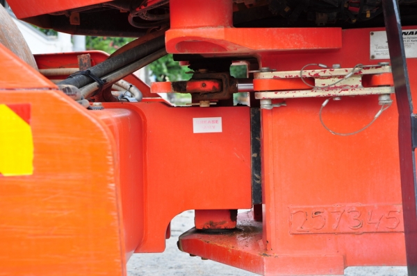 รถบดสั่นสะเทือน DYNAPAC CA262D