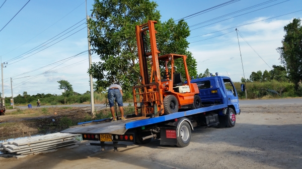 ขายด่วนรถยก TOYOTA 4FGยก2.5ตันเสาสูง5.5เมตรงากะดกได้รถนอกนำเข้ายังไม่เคยใช้งานในเมืองไทยเลย=รุ่นใหม่ขายถูกๆๆ