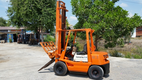 ขายด่วนรถยก TOYOTA 4FGยก2.5ตันเสาสูง5.5เมตรงากะดกได้รถนอกนำเข้ายังไม่เคยใช้งานในเมืองไทยเลย=รุ่นใหม่ขายถูกๆๆ