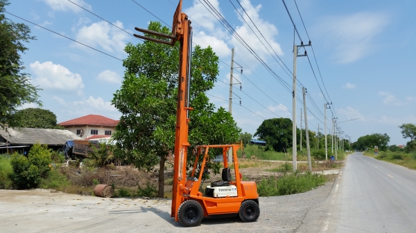 ขายด่วนรถยก TOYOTA 4FGยก2.5ตันเสาสูง5.5เมตรงากะดกได้รถนอกนำเข้ายังไม่เคยใช้งานในเมืองไทยเลย=รุ่นใหม่ขายถูกๆๆ