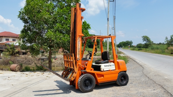 ขายด่วนรถยก TOYOTA 4FGยก2.5ตันเสาสูง5.5เมตรงากะดกได้รถนอกนำเข้ายังไม่เคยใช้งานในเมืองไทยเลย=รุ่นใหม่ขายถูกๆๆ