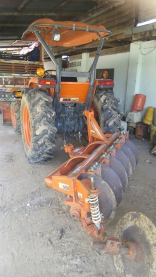 ขายรถไถ KUBOTA L4708 ใช้งานน้อย อุปกรณ์ ดันหน้าผานหลัง สภาพสวยพร้อมใช้งาน เอกสารพร้อมโอน สนใจโทร 090-8588220คุณนะ 093-3258446คุณบิว หรือเข้าดูสินค้าอื่นๆได้ที่ www.truck.in.th/498 หรือเพจFacebook ณรงค์ ซื้อขายรถมือสอง (เว็บไซต์ส่วนตัว) หรือFacebook ตลาดรถ