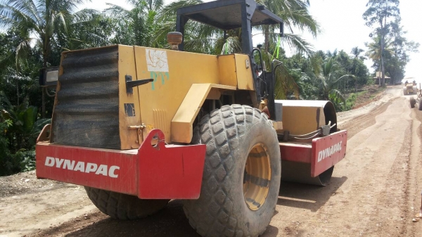 ขายรถบด ไดนาแพค 2 เพลา สั่นสะเทือน เอกสารเล่มทะเบียน ราคา 750000