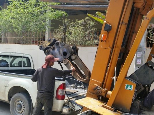 ส่วนหัวคีบไม้อันนี้ จัดส่งที่ขนส่ง บริษัท SD express ให้แล้วนะครับ ลูกค้ารอรับได้ครับ