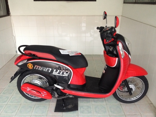 Scoopy-i ลายMan U เจ้าของขายเอง ดูแลอย่างลูก วิ่ง9000 ปี56 (ของแถม 4 รายการ)