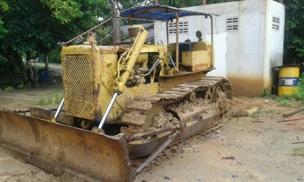 ขายรถแทรกเตอร์ CATERPILLAR D4D มีเล่มทะเบียน สนใจโทร 081-970-1072 ขายรถแทรกเตอร์ CATERPILLAR D4D มีเล่มทะเบียน สนใจโทร 081-970-1072