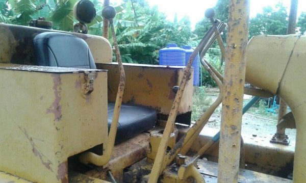 ขายรถแทรกเตอร์ CATERPILLAR D4D มีเล่มทะเบียน สนใจโทร 081-970-1072
