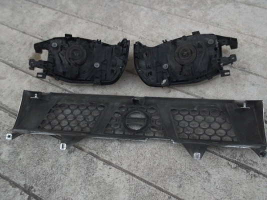 ขายไฟหน้า+กระจังหน้านีสสันฟรอนเทียร์