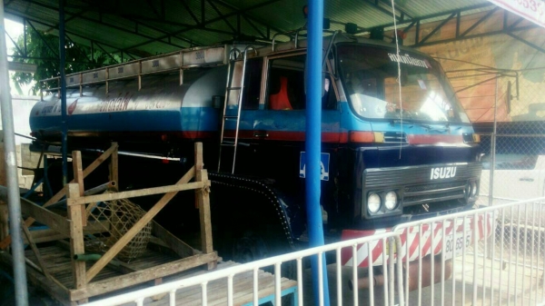 ขาย  ISUZU  JCM 10 ล้อ    2 เพลา รถบรรทุกน้ำมัน 18,000 ลิตร