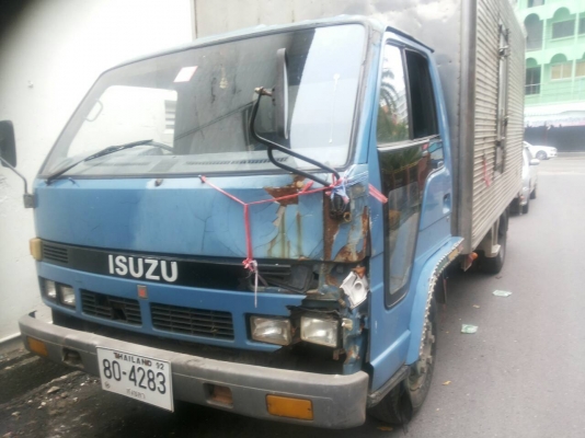 ขายรถบรรทุก 6 ล้อตู้เปียก ISUZU NPR 115 แรงม้าประตู 3 บาน ราคา 300000