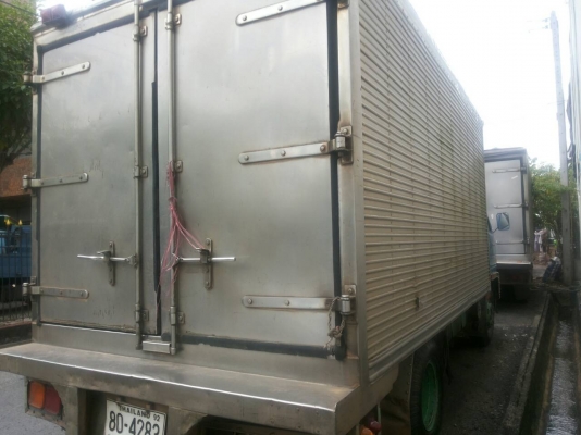 ขายรถบรรทุก 6 ล้อตู้เปียก ISUZU NPR 115 แรงม้าประตู 3 บาน ราคา 300000