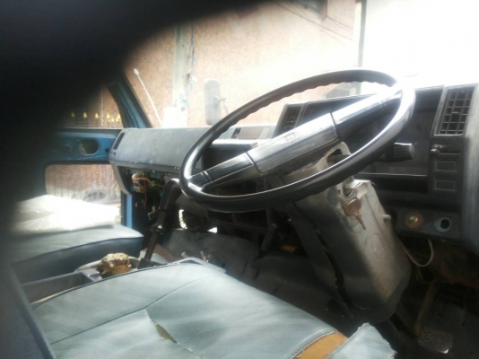 ขายรถบรรทุก 6 ล้อตู้เปียก ISUZU NPR 115 แรงม้าประตู 3 บาน ราคา 300000