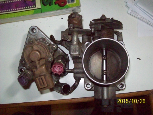 ลิ้นปีกผีเสื้อและ IACV เซฟิโร่ a32 สภาพใช้งานได้ดี