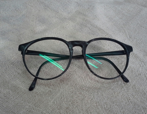 แว่นสายตายาวคลาสสิคหยดน้ำ LACOSTE made in France