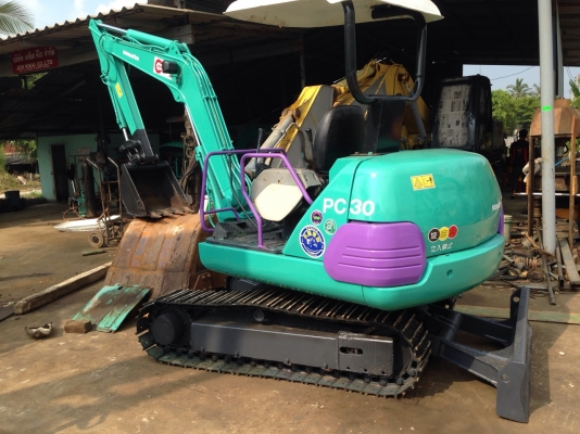 ขายรถแบคโฮ KOMATSU PC30-7 เอกสารอินวอย รถเก่านอก ราคา 395000