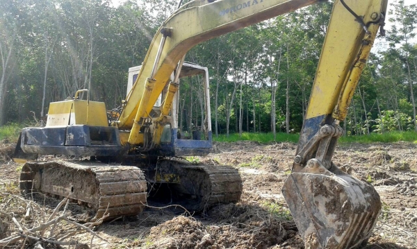 ขายรถแบคโฮ KOMATSU PC120-3 โซ่ใหม่ รูลเลอร์ใหม่ ราคา 400000