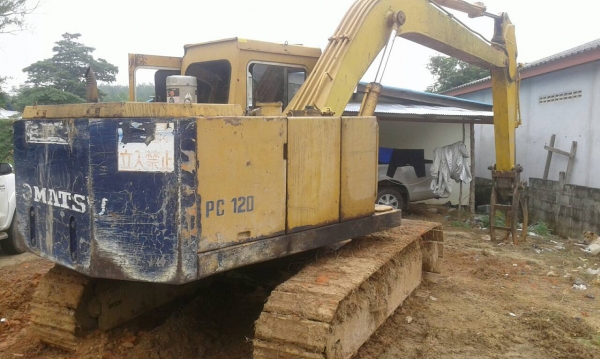 ขายรถแบคโฮ KOMATSU PC120-2 หัวคีปไม้ ราคา 400000