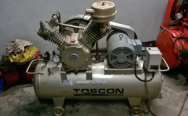 ขายถูกๆปั้มลม TOSHIBA-TOSCON 5แรง ถัง 125 ลิตร  ทุกระบบใช้งานได้ดีครับ