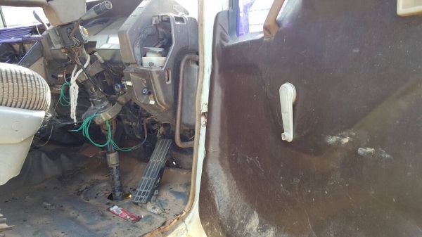 ขายเทนเลอร์ 10 ล้อ 2 เพลา NISSAN UD วางหัว FUSO เครื่อง 6PD 230 แรงม้า คัสซีสวย สโลว์อินเตอร์ เบรคทิฟฟี่ ทะเบียนพร้อมโอนครับ ขายเทนเลอร์ 10 ล้อ 2 เพลา NISSAN UD วางหัว FUSO เครื่อง 6PD 230 แรงม้า คัสซีสวย สโลว์อินเตอร์ เบรคทิฟฟี่ ทะเบียนพร้อมโอนครับ