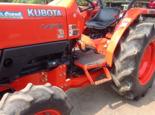 แทรกเตอร์คูโบต้าสภาพดีพร้อมใช้งาน มีผานดันหน้าและ โรตารี่ให้ด้วย