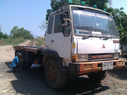 MITSUBISHI FN 527 M 2 เพลา 10 เกีบร์ กระบะพื้นเรียบ ยาว 6 เมตร