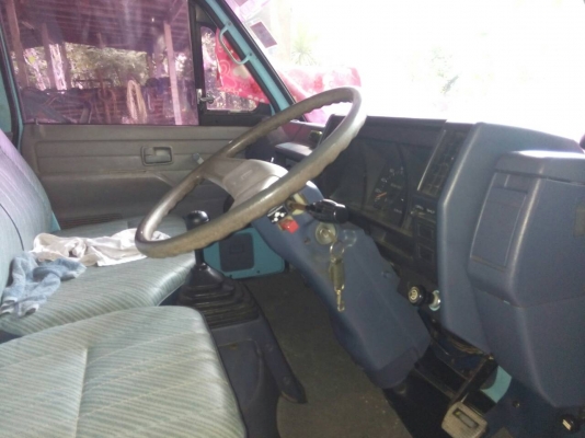 ขายรถบรรทุก 6 ล้อรั้ว ISUZU NKR 110 แรงม้า ราคา 350000