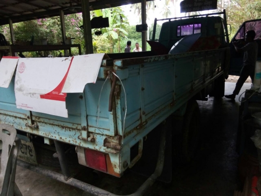 ขายรถบรรทุก 6 ล้อรั้ว ISUZU NKR 110 แรงม้า ราคา 350000