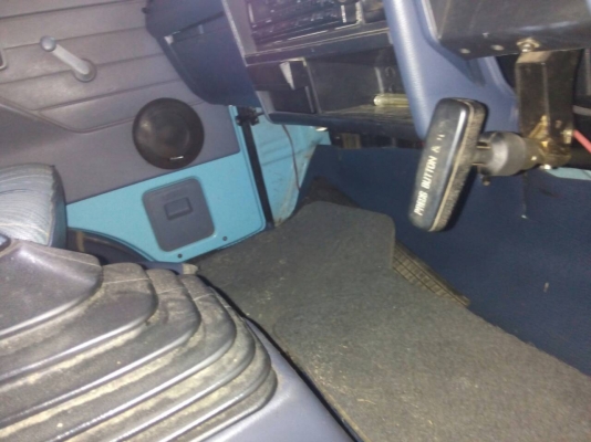 ขายรถบรรทุก 6 ล้อรั้ว ISUZU NKR 110 แรงม้า ราคา 350000