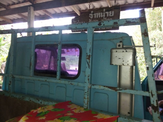 ขายรถบรรทุก 6 ล้อรั้ว ISUZU NKR 110 แรงม้า ราคา 350000