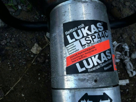 อุปกรณ์ตัด-ถ่าง งานกู้ภัย ยี่ห้อ LUKUS มีตัว ตัด ถ่าง ค้ำยัน เครื่องต้นกำลัง สายโลว์คู่