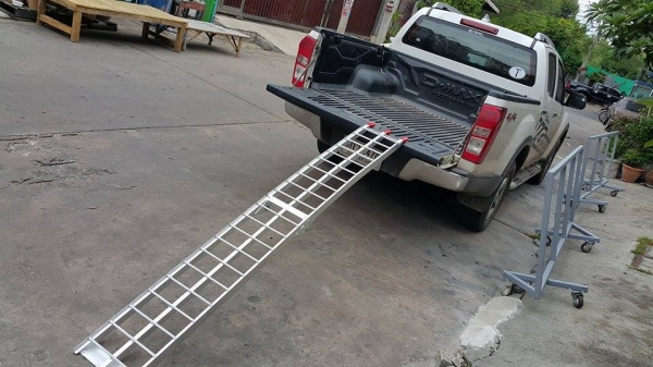 บันไดขึ้น มอเตอร์ไซค์ Bigbike ATV อลูมิเนียมพับได้ น้ำหนักเบา ขึ้นกระบะยกสูงได้