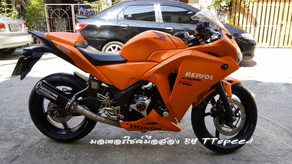 ขาย CBR 250 ไมล์น้อย 2800 โลแต่งสวยใส่ยาง Pirelli สีส้มด้านสุดจี๊ด ขาย CBR 250 ไมล์น้อย 2800 โลแต่งสวยใส่ยาง Pirelli สีส้มด้านสุดจี๊ด