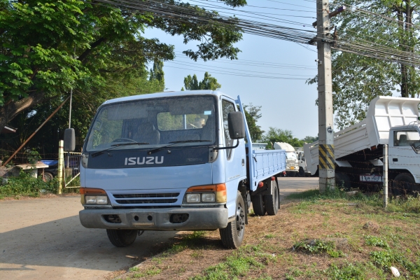 ISUZU NPR 120 hp ฝาขาว กระบะคาร์โก้ ยาว 4.30 m
