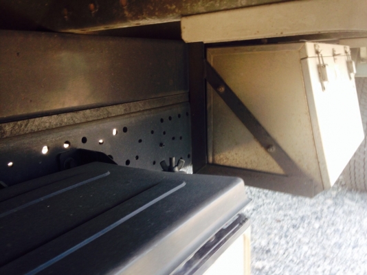 ขายจ้ารถหัวคัสซี  ISUZU NKR81 เครื่อง4HL1  (ไม่มีตู้นะค่ะ)