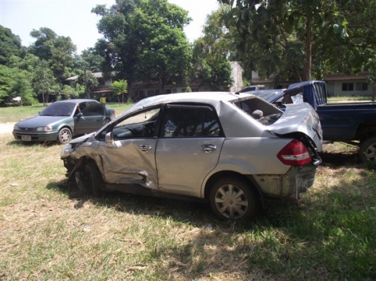 ขายรถอุบัติเหตุ Nissan Tiida latio 1.6 ลดราคาเหลือ 80,000 บาท ขายรถอุบัติเหตุ Nissan Tiida latio 1.6 ลดราคาเหลือ 80,000 บาท