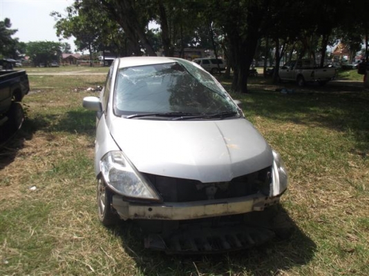 ขายรถอุบัติเหตุ Nissan Tiida latio 1.6 ลดราคาเหลือ 80,000 บาท ขายรถอุบัติเหตุ Nissan Tiida latio 1.6 ลดราคาเหลือ 80,000 บาท