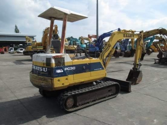 ขายรถขุด KOMATSU PC30-6 เก่านอกแท้ มีเอกสารใบอินวอย รถไม่เคยใช้งานในไทย สนใจติดต่อ : 099-907-9273 กิ๊ฟค่ะ.
