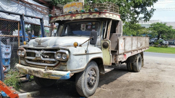 หกล้อหัวยาว เครื่งเดิม 125 แรง เครื่อดีไม่มีไอ พวงมาลัยเพาเวอร์ คันชีสวยไม่ผุ ไม่ขาดไม่ด้าม ทะเบียน  เอกสารชุดโอนครบ