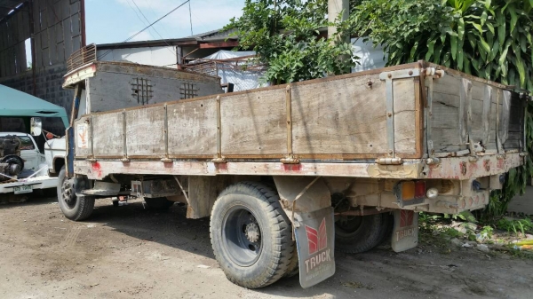 หกล้อหัวยาว เครื่งเดิม 125 แรง เครื่อดีไม่มีไอ พวงมาลัยเพาเวอร์ คันชีสวยไม่ผุ ไม่ขาดไม่ด้าม ทะเบียน  เอกสารชุดโอนครบ