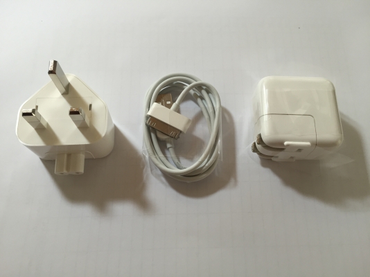 หัวชาร์ทตัวใหญ่แท้พร้อมสายชาร์ท for iphone 4 / 4s หัวชาร์ทตัวใหญ่แท้พร้อมสายชาร์ท for iphone 4 / 4s