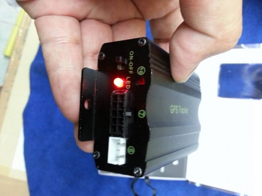 ขายกล่อง GPS / SMS / GPRS Tracker ในราคาถูก มีเอาไว้เพื่อ 1.ดักฟังคนคุยกันในรถ ลับหลังนินทาเรารึเปล่า ได้ทุกเวลาที่เราต้องการเช็ค 2.สามารถตรวจสอบได้ว่ารถอยู่ที่ไหน ตอนนี้ โดยการรายงานผลเข้าในโทรศัพท์มือถือของเรา ออกนอกเส้นทางรึไม่ 3.สามารถตัดการทำงานของระ