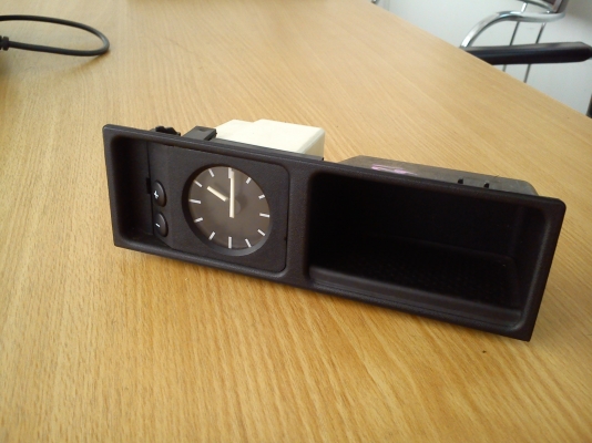 นาฬิกาฺ BMW E36 พร้อมกรอบช่องใส่เหรียญ นาฬิกาฺ BMW E36 พร้อมกรอบช่องใส่เหรียญ