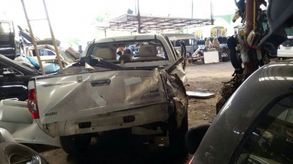 ดีเเมกค์ 4 ประตูไฮเเลนเดอร์ ปี10 เครื่อง3000 VGS เเยกขายเป็นอะไหลทุกอย่างสอบถามได้มีหลายรุ่นเก๋งเเละกระบะ รับซื้อรถอุบัตเหตุทุกสภาพ