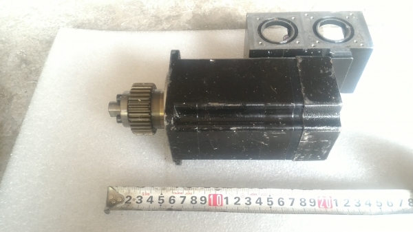 AC SERVOMOTER เซอร์โวมอเตอร์ ขนาด 750 W. พร้อมเพื่องขับตรงเพลา