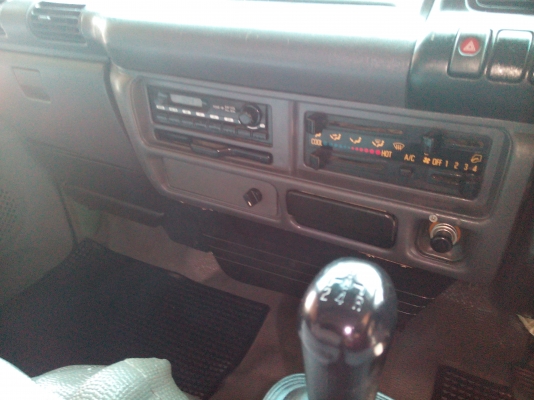 4 ล้อบรรทุก  *ไม่ติดเวลา*  ISUZU  *Euro.2*  NKR  100 แรงม้า+Turbo+Inter  *ยาว 3.20 ม.* รถพร้อมใช้งาน * มีเล่มพร้อมโอน *